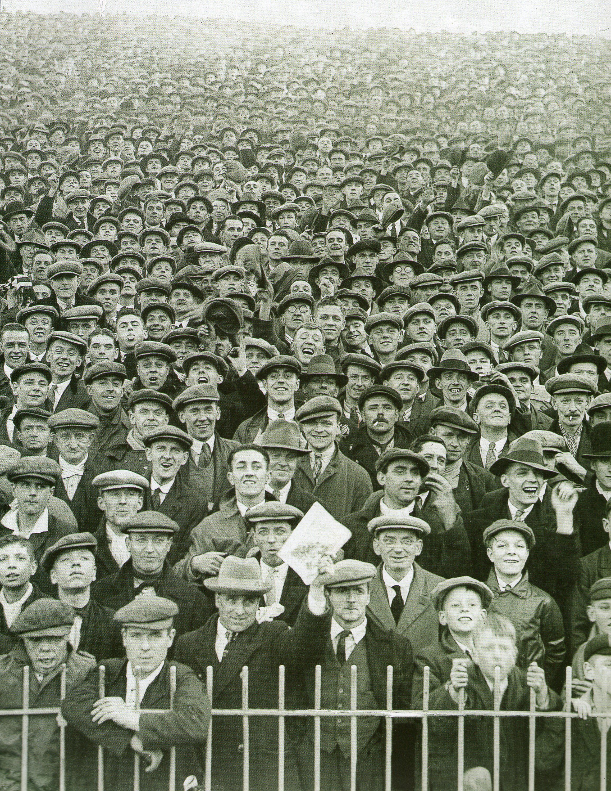 english football crowd 1930s